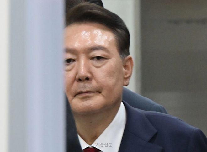 윤석열 전 대통령이 9일 서울 서초구 서울중앙지방법원에서 영장실질심사를 마치고 나오고 있다. 2025.7.9 이지훈 기자