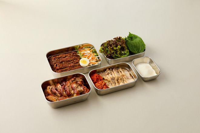 제주도가 21일부터 ‘제주가치돌봄’ 식사 지원 서비스에서 1회용 플라스틱 용기를 스테인리스 다회용기로 전환하는 친환경 정책을 시행한다. 제주도 제공