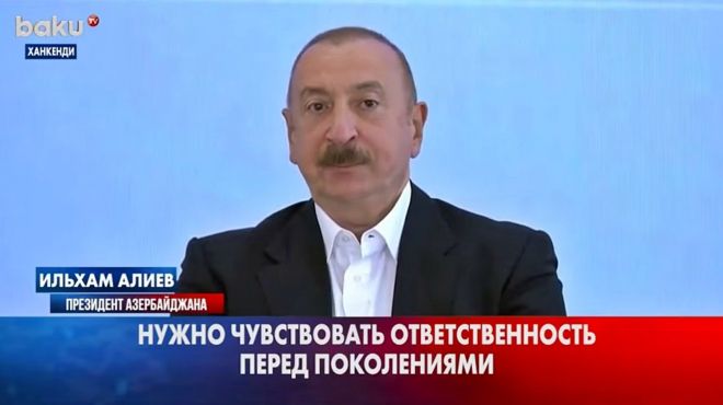 일함 알리예프 아제르바이잔 대통령이 19일(현지시간) 나고르노-카라바흐의 중심 도시 스테파나케르트(한캔디)에서 열린 제3회 슈샤 글로벌 미디어 포럼에서 아르메니아와의 영토 분쟁을 거론하며 우크라이나에 “자국 영토 점령에 동의해서는 안 된다”라고 조언하고 있다. 2025.7.19 바쿠TV 화면