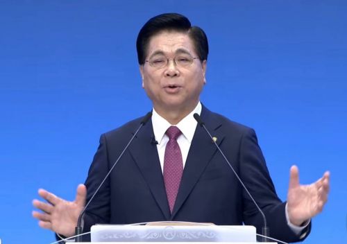 이영훈 서울여의도순복음교회 담임목사가 지난 20일 주일예배에서 입장을 밝히는 모습. 서울신문 DB.