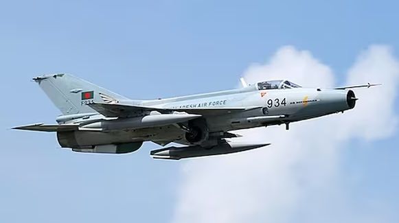 방글라데시 공군 소속  F-7 BGI 훈련기 자료사진