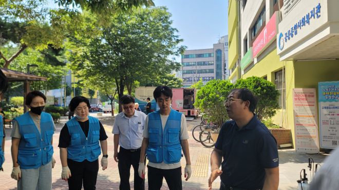 지난 25일 노원구 SH 공릉1단지 아파트를 방문해 ‘특별방역’을 실시한 오금란 의원