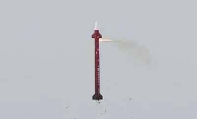 2015년 시험 발사된 천궁 PIP 요격미사일. - 국방과학연구소(ADD)가 2015년 6월 실시한 시험 발사 장면으로, 탄도미사일 요격 성능 강화를 위한 개량형 천궁 PIP(천궁-II)의 초기 형태가 포착됐다. 전체적인 외형은 러시아 9M96E 계열과 유사한 구조를 보인다. 사진=국방과학연구소