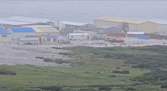 러시아 캄차카반도 최남단에 있는 섬 세베로-쿠릴스크 해안 마을이 쓰나미로 인해 물에 잠겼다. 로이터 연합뉴스