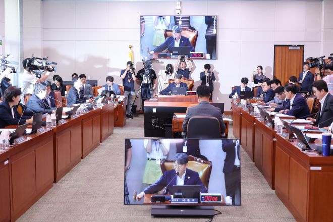 1일 국회에서 법제사법위원회 전체회의가 진행되고 있다. 연합뉴스