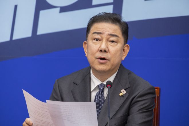 당 대표 선거 하루 앞두고 열린 민주당 최고위원회의 - 더불어민주당 김병기 당 대표 권한대행 겸 원내대표가 1일 국회에서 열린 최고위원회의에서 발언하고 있다. 2025.8.1 연합뉴스