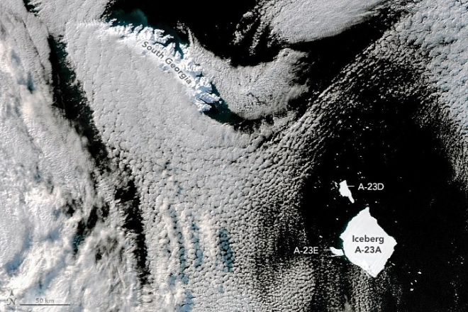 지난 7월 22일 NASA 아쿠아 위성이 촬영한 빙산 A-23A와 A-23D, A-23E 모습. NASA Earth Observatory