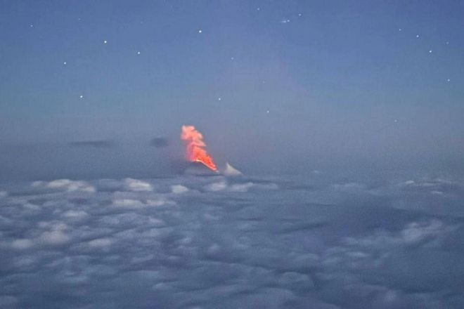 러시아 캄차카 반도의 클루쳅스카야 화산이 분화하는 모습. 러시아과학아카데미 지구물리연구소 텔레그램