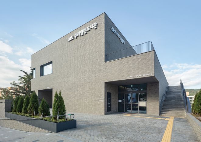 대상 수상작 주례열린도서관 . 부산시 재공