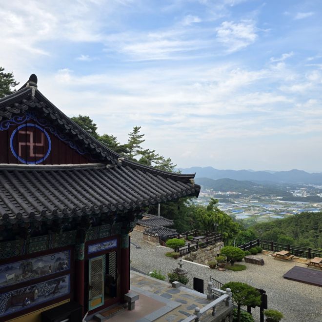 장령산 용암사의 모습