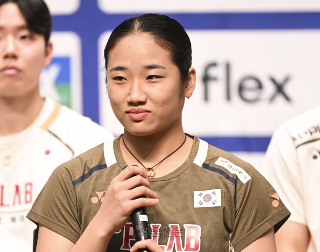 배드민턴 안세영이 18일 충북 진천군 국가대표선수촌에서 열린 대한민국 배드민턴 국가대표 선수단 미디어데이에서 각오를 밝히고 있다. 2025.8.18 진천 이지훈 기자