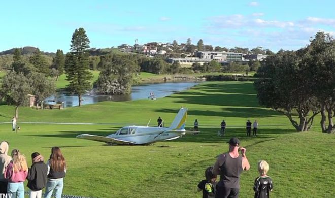 현지시간으로 17일 오후 2시쯤 호주 시드니의 한 골프장으로 비행기가 추락하는 사고가 발생했다. 현지 뉴스 영상 캡처