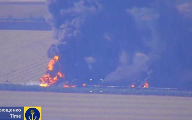 현지시간으로 19일 러시아가 점령한 자포리자주(州)  몰로찬스크 지역에서 우크라이나 드론이 연료를 실은 기차(사진)를 폭파했다. 우크라이나 언론 제공