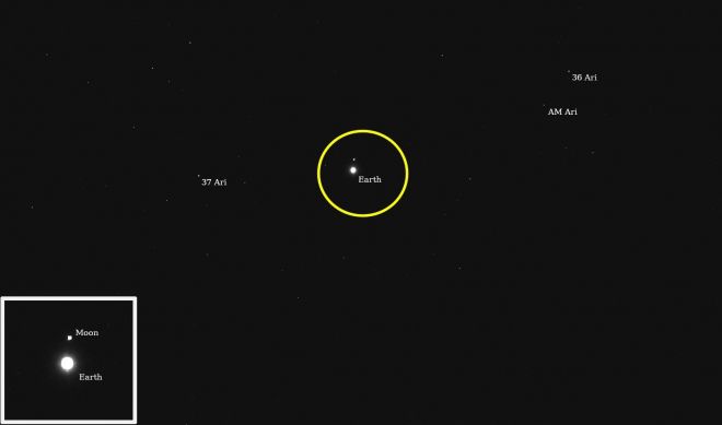 프시케 탐사선이 촬영한 지구와 달(원안). NASA/JPL-Caltech/ASU