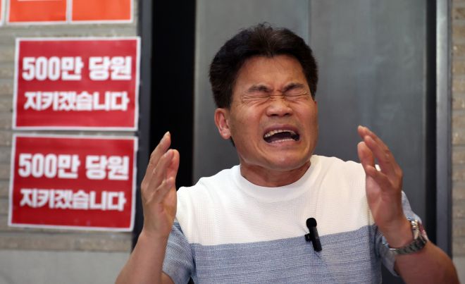 열변하는 전한길 - 전한길 전 한국사 강사가 18일 서울 여의도 국민의힘 당사에서 발언을 하고 있다. 2025.08.18. 뉴시스