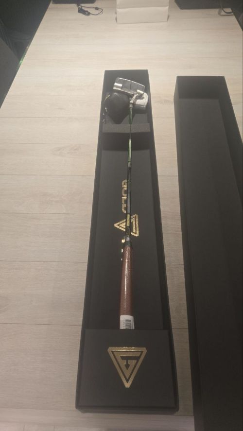 이재명 대통령은 트럼프 대통령의 체형에 맞춰 국내 제조사인 ‘골드파이브’가 제작한 퍼터도 선물했다. 대통령실 제공