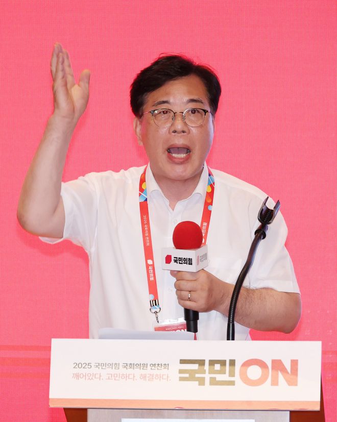 마무리 발언하는 송언석 원내대표 - 국민의힘 송언석 원내대표가 29일 인천국제공항공사 항공교육원에서 열린 2025 국민의힘 국회의원 연찬회에서 마무리 발언을 하고 있다. 2025.8.29 연합뉴스