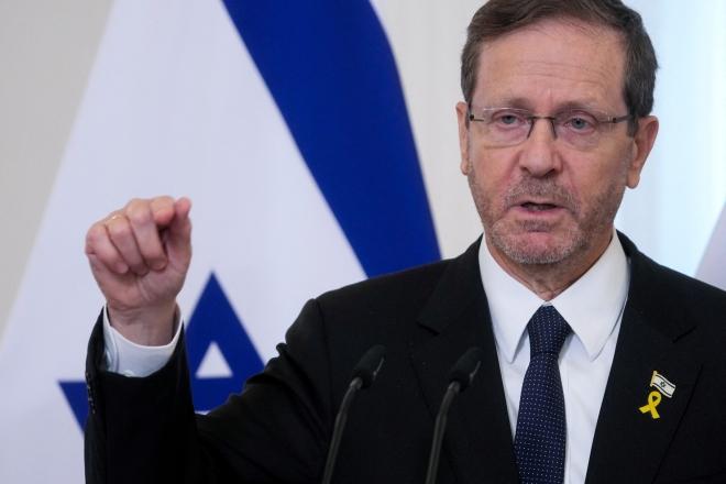 이츠하크 헤르조그 이스라엘 대통령이 8월 5일(현지시간) 라트비아 리가에서 열린 에드가르스 린케비치 라트비아 대통령과의 공동 기자회견에서 발언하고 있다. 로이터 연합뉴스