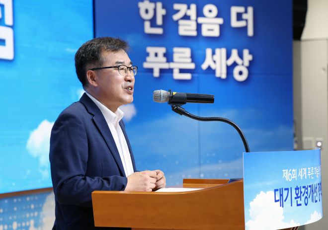 전형식 충남도 정무부지사가 대기환경 개선 정책포럼에서 인사말을 하고 있다. 도 제공