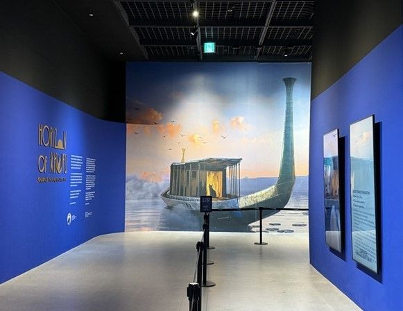 ‘쿠푸왕의 피라미드’ 전시 입구. 고대 이집트의 나일강 배를 형상화한 그래픽존