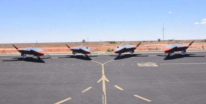 활주로에 대기 중인 MQ-28 고스트 배트 4대. 출처=보잉