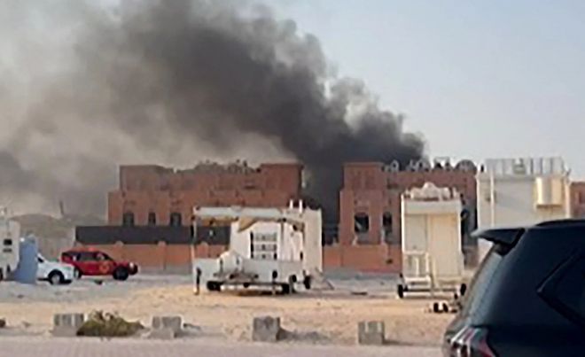 지난 9일 이스라엘의 공격을 받은 카타르 도하의 한 건물에 연기가 피어오르고 있다. AFP 연합뉴스