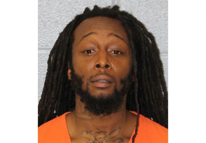 미국 노스캐롤라이나주 샬럿 경전철에서 일면식도 없는 우크라이나 난민 여성 이리나 자루츠카를 흉기로 찔러 살해한 혐의를 받는 디칼로스 브라운. 맥클렌버그 카운티 보안관실 제공 로이터 연합뉴스