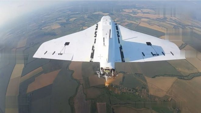 우크라이나 방공 드론에 포착된 러시아 ‘게르베라’ 미끼 드론. 합판과 스티로폼으로 제작된 저가형 드론으로, 나토는 이런 드론 격추에 수백만 달러 방공 체계를 투입하며 비용 대비 효과 논란에 직면했다. 세르히 스테르넨코 제공