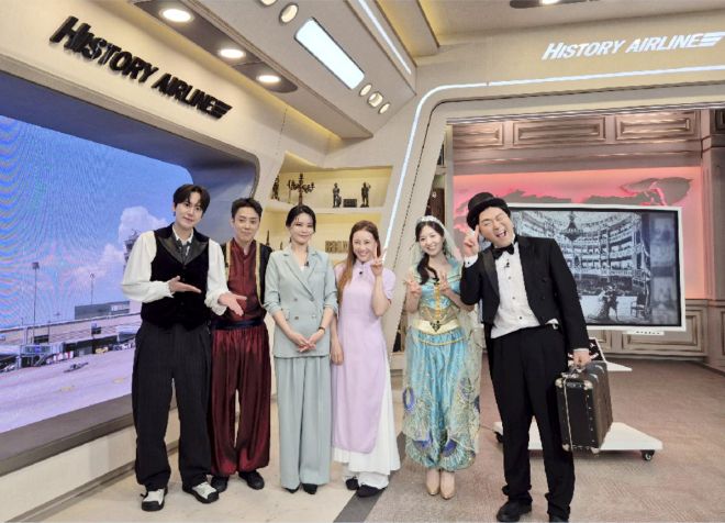 공연산업 전문가인 이은혜 경희대 교수가 지난 16일 tvN ‘벌거벗은 세계사’에 출연해  패널들과 기념촬영을 하고 있다. 사진: tvN 제공.