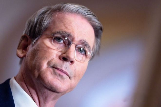 스콧 베선트 미국 재무장관은 16일(현지 시간) CNBC 인터뷰에서 “중국과의 대화가 갈수록 생산적으로 진행되고 있다”며 “앞으로도 협상이 이어질 것이고, 중국도 합의 가능성을 인식하기 시작했다”고 밝혔다. 그러면서 11월 상호 관세 발효를 앞두고 “그 전에 추가 협상이 있을 것으로 본다”며 중국과의 무역 합의가 임박했다고 전했다. 워싱턴 AP 뉴시스