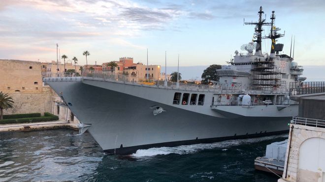 쥬세페 가리발디는 앞이 약간 들린 스키점프대를 가지고 있다. 출처 이탈리아 해군