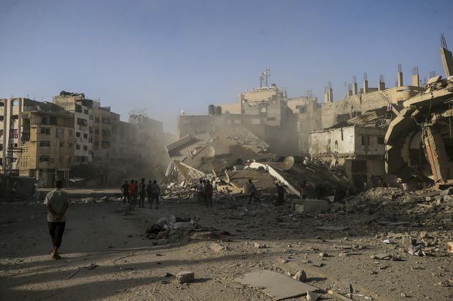 이스라엘군이 3일 가자시티를 공습한 후 연기가 피어오르고 있다. EPA 연합뉴스.