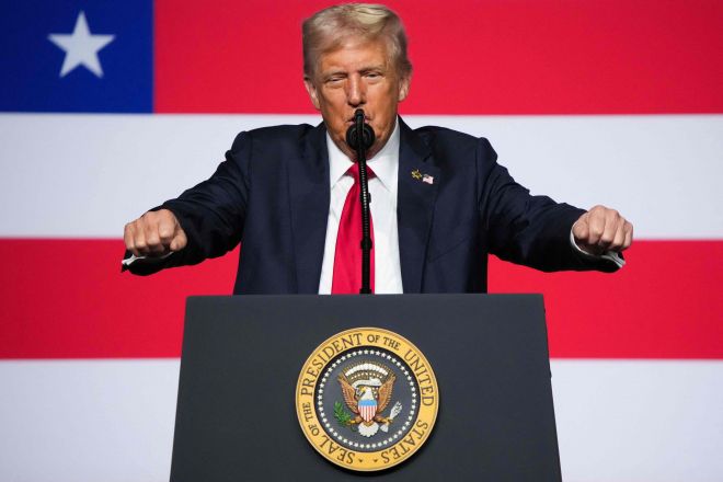 도널드 트럼프 미국 대통령이 30일(현지시간) 버지니아주 콴티코 해병기지에 소집된 전군 지휘관들 앞에서 연설하고 있다. 2025.9.30 버지니아 AFP 연합뉴스