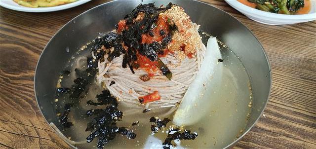 강원 춘천 막국수닭갈비축제가 16~19일 열린다. 사진은 막국수. 서울신문 DB