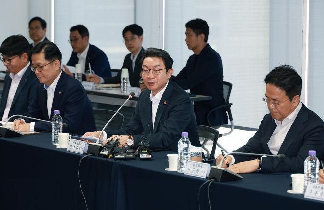 이억원 금융위원장이 16일 서울 종로구 손해보험협회에서 열린 보험사 최고경영자(CEO) 간담회에서 발언하고 있다. 금융위원회 제공