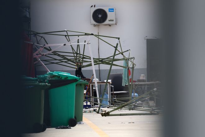 캄보디아에서 한국인 납치ㆍ감금이 잇따라 발생하며 정부가 대응에 나선 가운데 16일(현지시간) 캄보디아 프놈펜 인근 범죄단지로 알려진 태자단지 내부에 집기류들이 쌓여있다. 태자단지는 현재 캄보디아 군경에 의해 관리되고 있다. 2025.10.16 연합뉴스