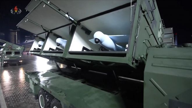 북한 노동당 창건 80주년 경축 열병식에서 공개된 무인기. 2025.10.11 조선중앙TV