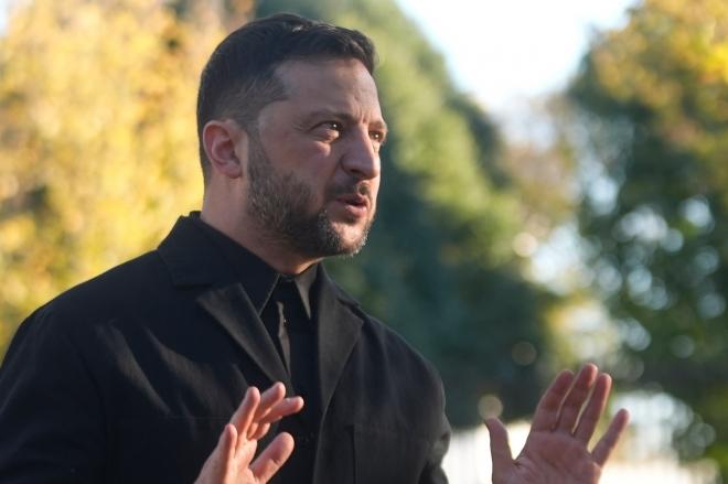 지난 17일 백악관 회담을 마치고 기자들과 대화하는 볼로디미르 젤렌스키 우크라이나 대통령. AP 연합뉴스