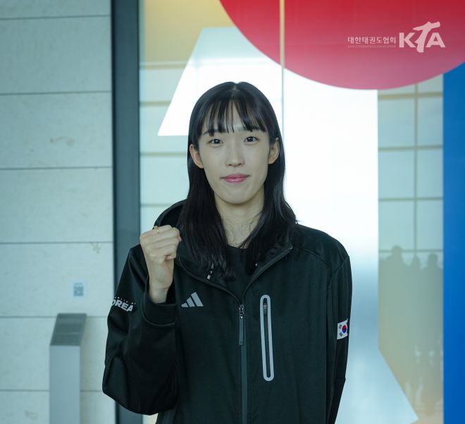 한국 태권도 국가대표 김유진이 21일 인천국제공항을 통해 출국하고 있다. 대표팀은 24일부터 30일까지 중국 장쑤성 우시에서 2025 세계태권도연맹(WT) 세계태권도선수권대회에 나선다. 대한태권도협회 제공