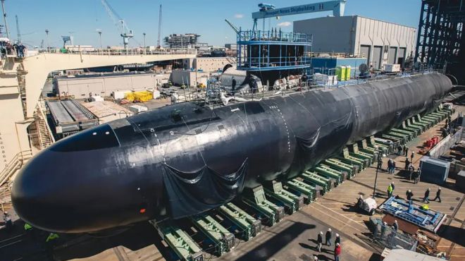 미국 버지니아급 핵잠수함 ‘USS 뉴저지’가 버지니아주 뉴포트뉴스 조선소에서 건조 중인 모습. 현재 미국 내 핵잠수함 건조는 헌팅턴 잉갈스 인더스트리(HII)와 제너럴 다이내믹스 일렉트릭보트(Electric Boat)가 담당하고 있다. HII 제공