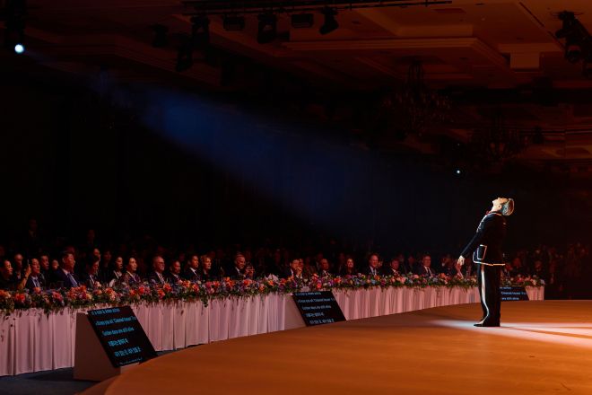 APEC 정상회의 만찬서 공연 펼치는 지드래곤 - 가수 지드래곤이 31일 경북 경주시 라한셀렉트호텔에서 열린 2025 아시아태평양경제협력체(APEC) 정상회의 만찬에서 공연을 펼치고 있다. 2025.11.1 대통령실