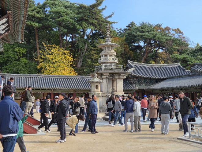 2일 낮 경북 경주 진현동 불국사에  관광객들이 북적이고 있다. 2025. 11. 02. 경주 김형엽 기자