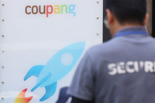 ‘택배 없는 날 반대’ - 4일 서울 강남구 쿠팡CLS 본사 앞에서 쿠팡노동조합원 택배 없는 날 반대 기자회견이 열렸다. 사진은 이날 쿠팡CLS 본사 앞. 2025.8.4 연합뉴스