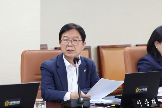 지난 5일 열린 제333회 정례회 행정사무감사에서 질의하는 이종태 의원