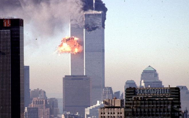 2001년 9월 11일 뉴욕 세계무역센터(WTC) 쌍둥이타워에 여객기가 충돌한 직후 폭발 장면이 포착됐다. 미국은 당시 테러 직후 핵전력 일부를 긴급 대비태세로 전환한 것으로 알려졌다. AFP 연합뉴스