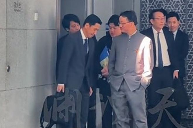 류진쑹(오른쪽) 중국 외교부 국장과 가나이 마사아키(왼쪽) 일본 외무성 국장. 중국 위위안탄톈 캡처