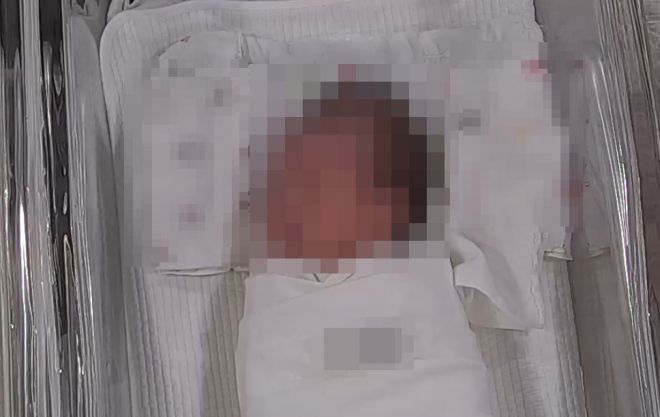 폐쇄회로(CC)TV의 일종인 ‘베베캠’으로 본 A씨의 아기. 연합뉴스