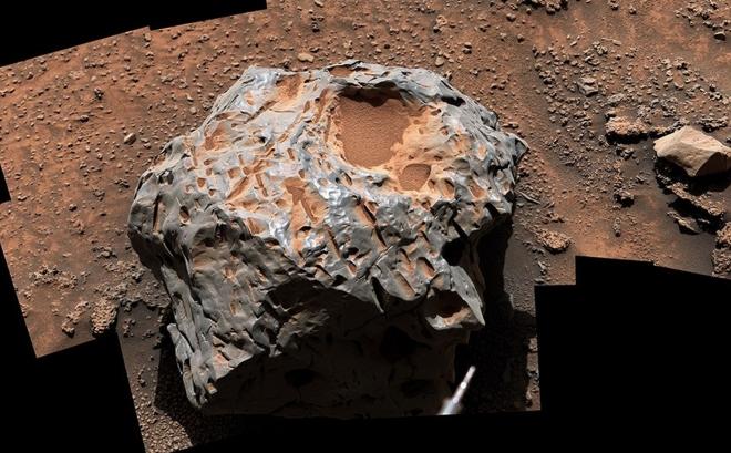 큐리오시티가 화성에서 발견한 운석 ‘카카오’. NASA/JPL-Caltech/MSSS