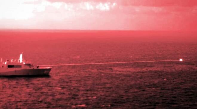 지난 2021년 미국 USS 포틀랜드 호에 장착된 150kW급 LWSD의 시험 발사 모습