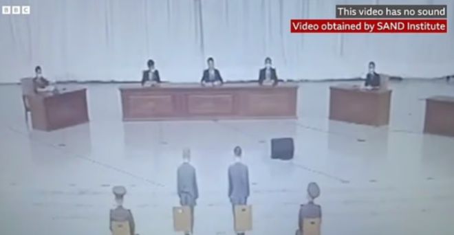 북한 평양에서 개인 사업을 하던 50대 부부가 재판(사진)받은 뒤 공개 처형됐다. BBC 영상 캡처